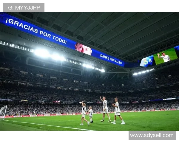 克罗斯:从足球场上的战术大师到全球球迷心中的传奇偶像 克罗斯:从足球场上的战术大师到全球球迷心中的传奇偶像