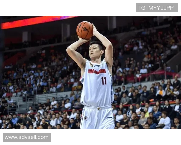 周鹏的篮球之路:从青涩少年到CBA传奇的成长历程与辉煌成就 周鹏的篮球之路:从青涩少年到CBA传奇的成长历程与辉煌成就