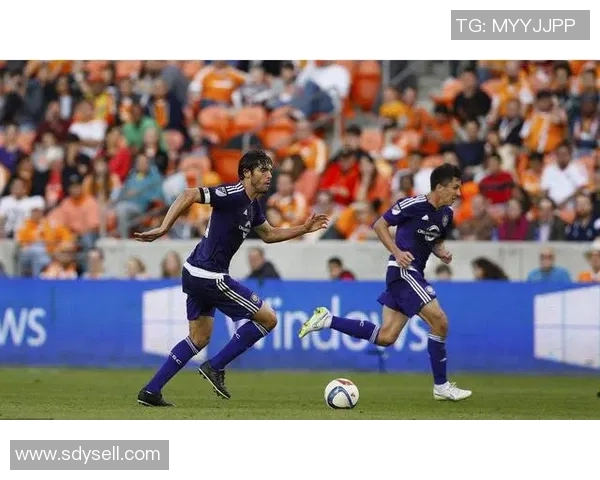 基普迪纳摩与根特的激烈对决揭示了欧洲足球的竞争魅力与战术智慧