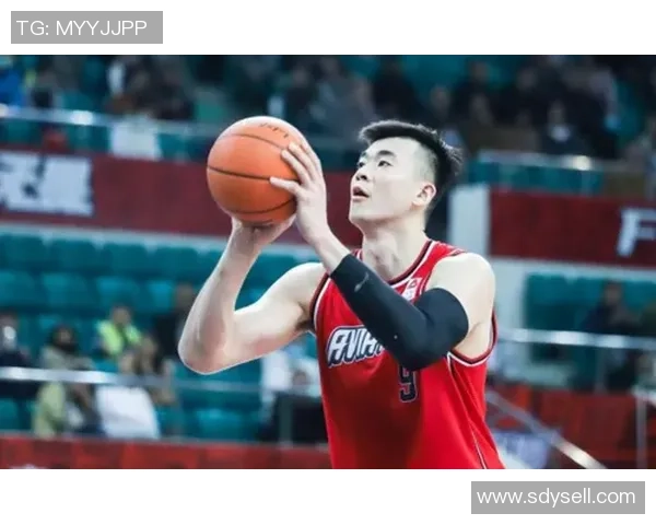 李慕豪:从篮球新星到职业生涯巅峰的成长之路与挑战 李慕豪:从篮球新星到职业生涯巅峰的成长之路与挑战